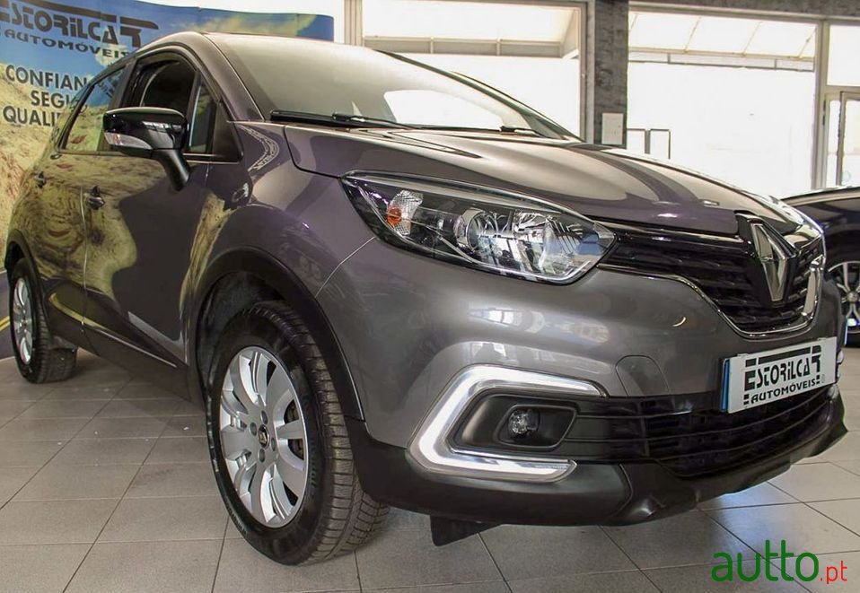 2019' Renault Captur photo #2