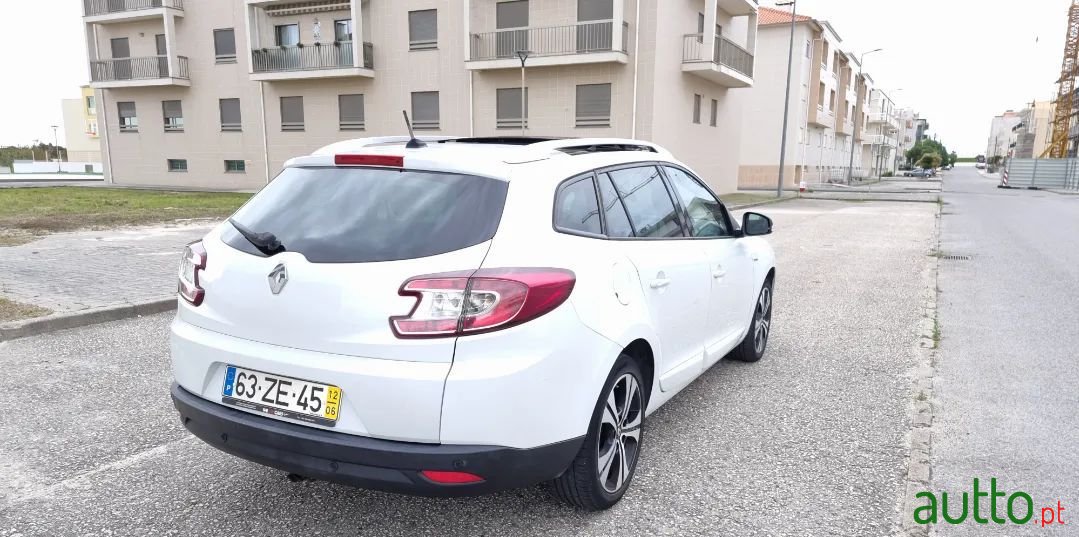 2012' Renault Megane Sport Tourer photo #4