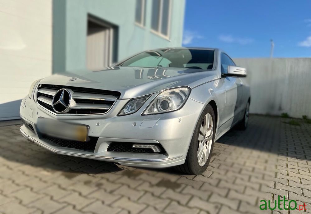 2012' Mercedes-Benz E 250 photo #3