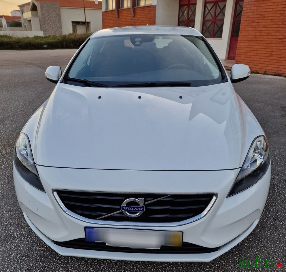 2015' Volvo V40 photo #3