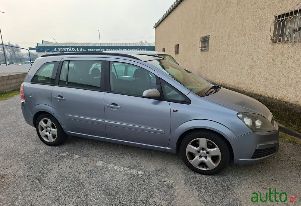 2005' Opel Zafira photo #1