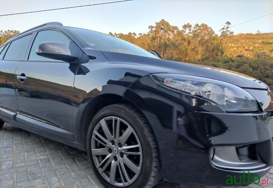 2010' Renault Megane Sport Tourer photo #3