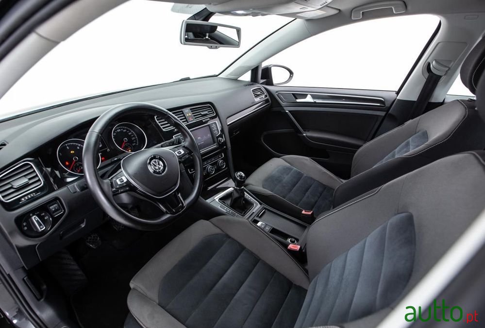 2015' Volkswagen Golf photo #5