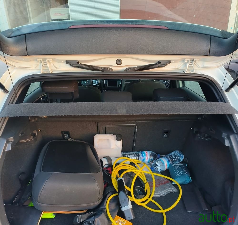 2015' Volkswagen Golf photo #4