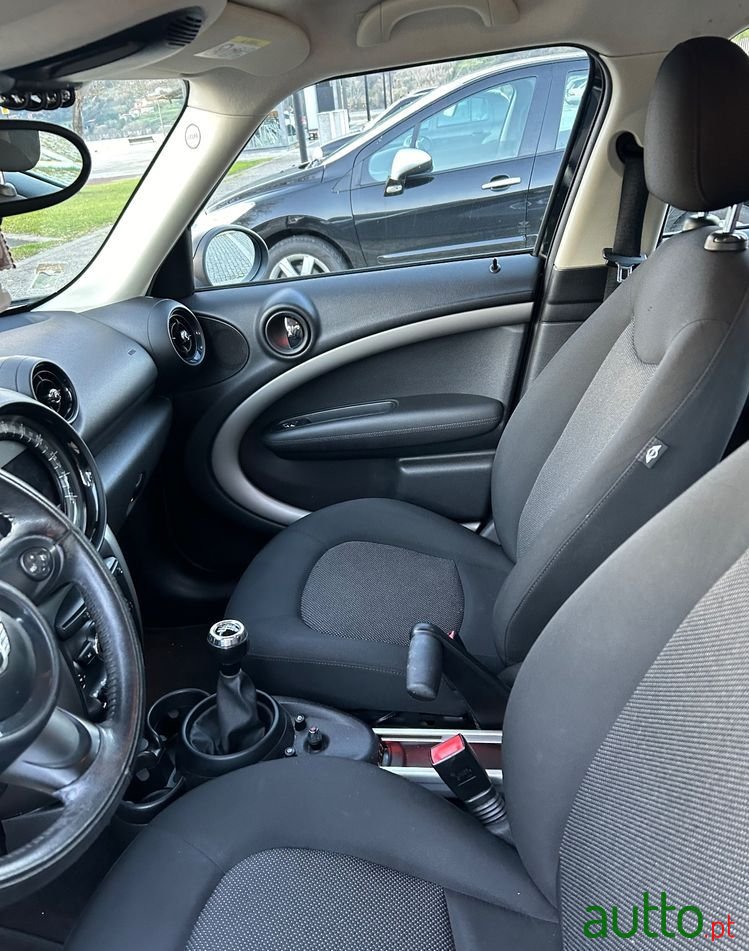 2016' MINI Countryman One D photo #5