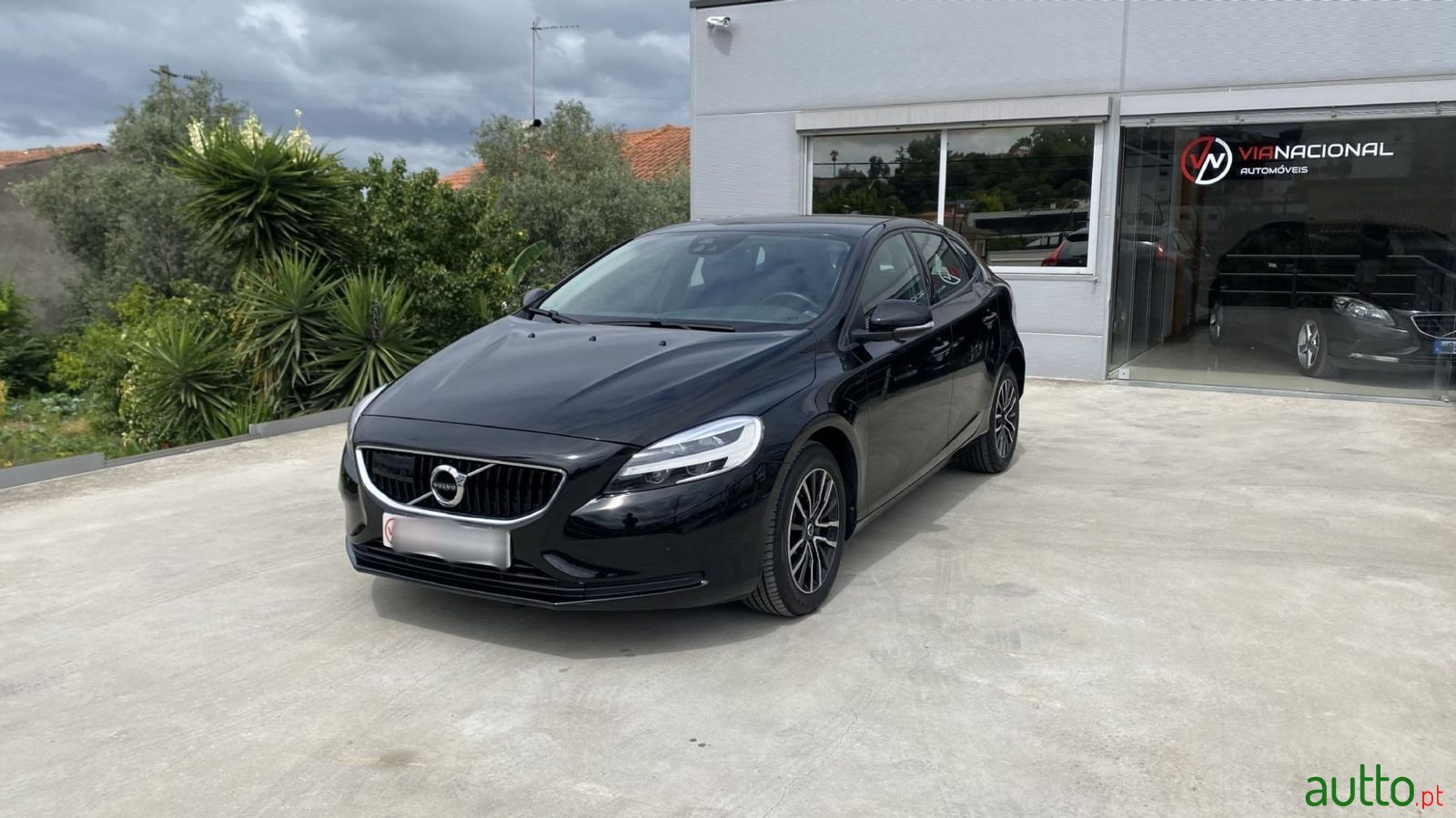 2017' Volvo V40 photo #5