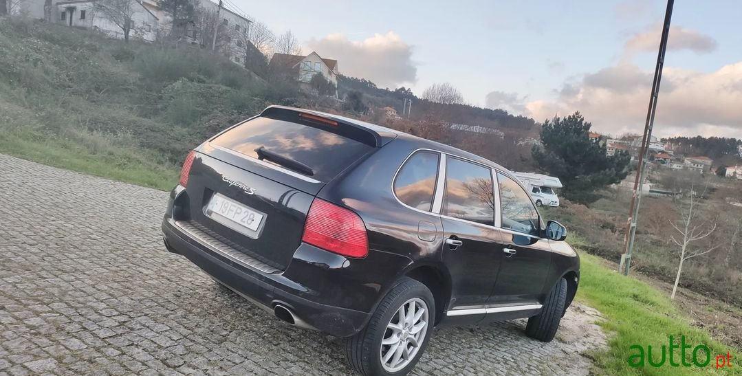 2004' Porsche Cayenne photo #2