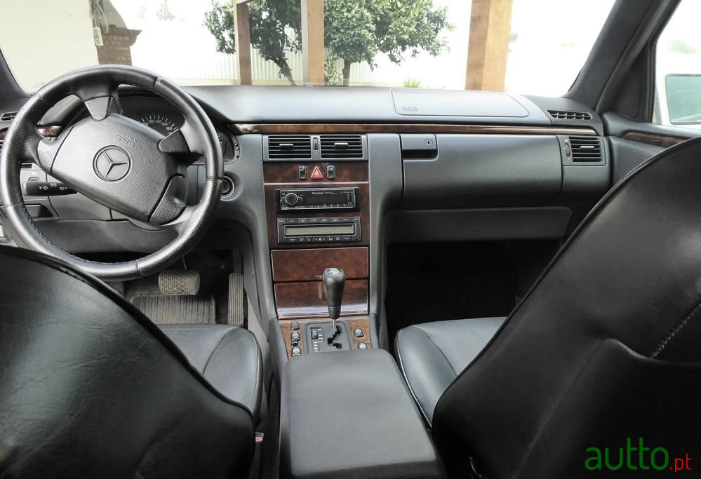 1998' Mercedes-Benz Classe E photo #5