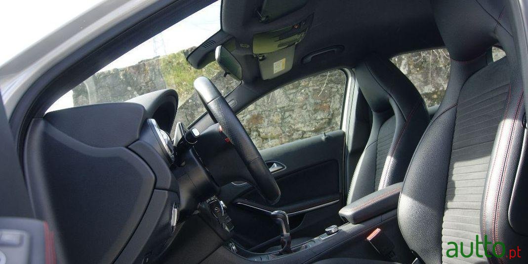 2015' Mercedes-Benz Gla-180 photo #2