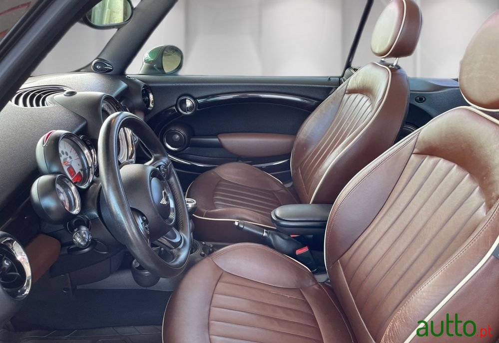 2011' MINI Cabrio Cooper D photo #2