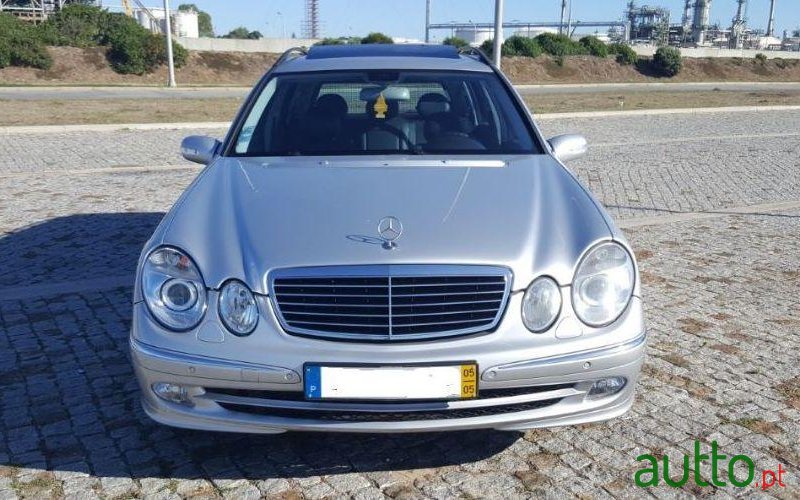 2005' Mercedes-Benz E-280 Avantgarde photo #2