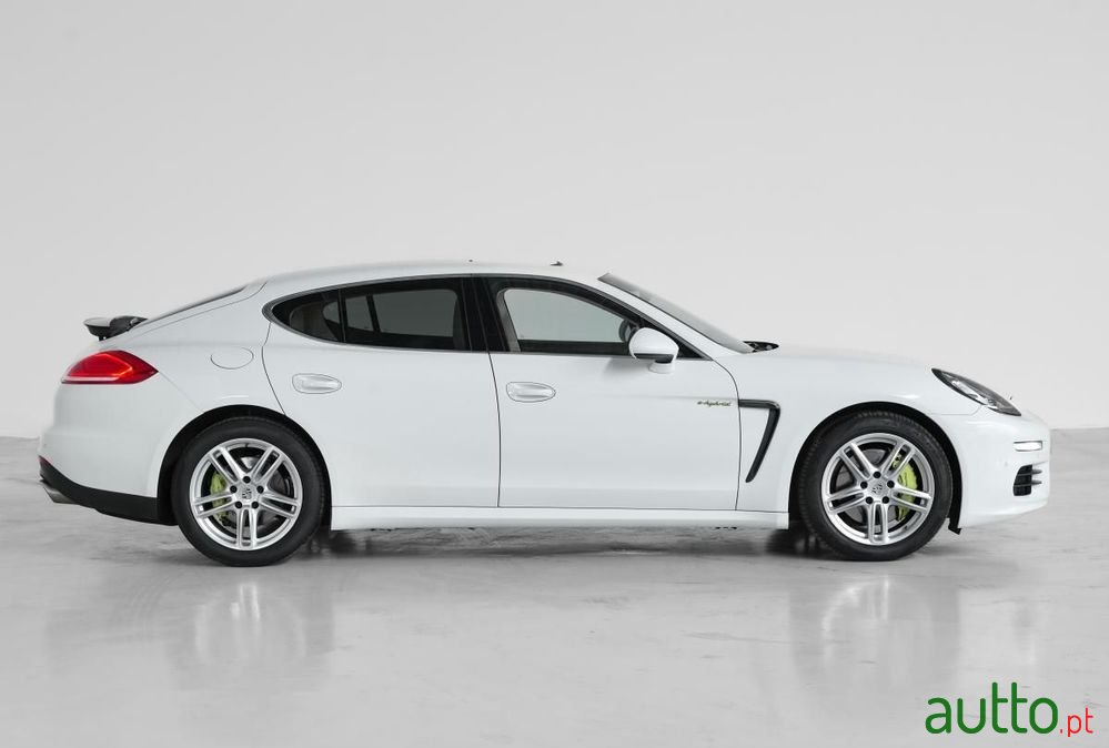 2014' Porsche Panamera S E-Hybrid photo #2