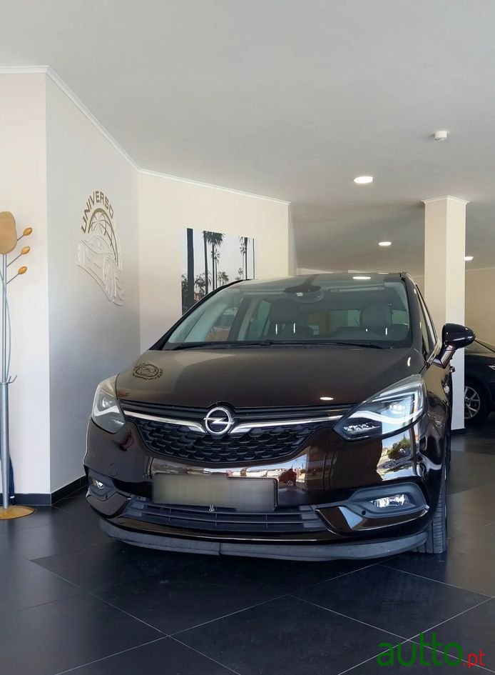 2017' Opel Zafira photo #1