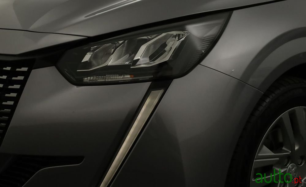 2020' Peugeot 208 photo #6