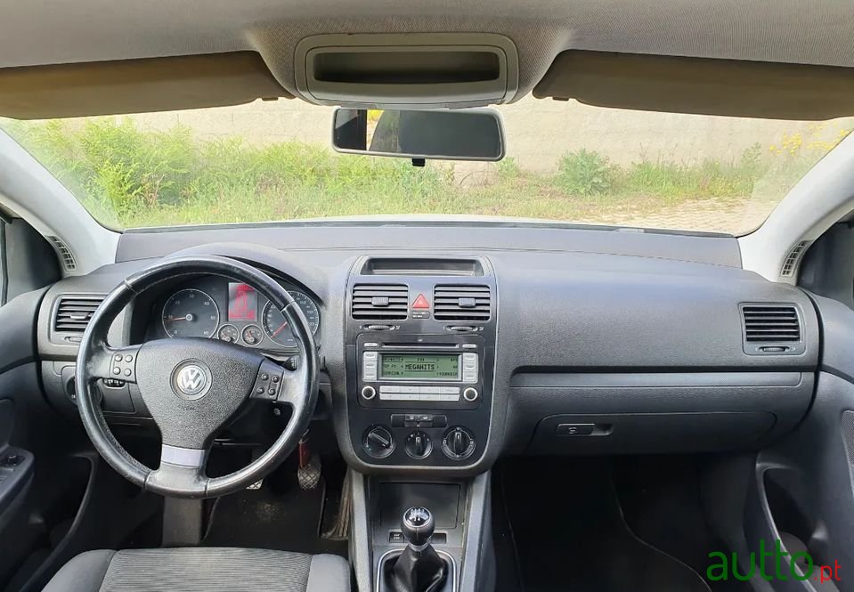 2008' Volkswagen Golf photo #2