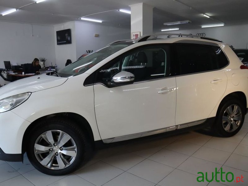 2015' Peugeot 2008 photo #2