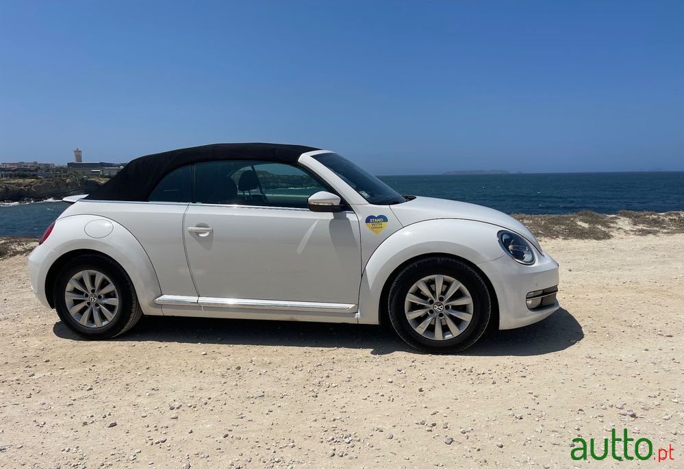2013' Volkswagen New Beetle photo #6