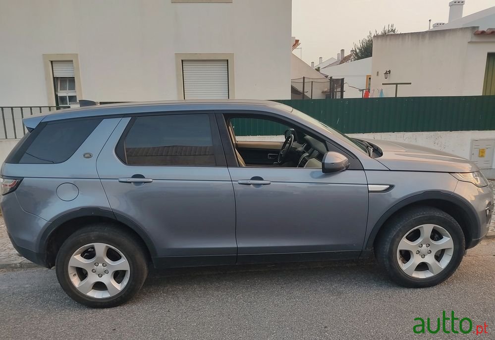 2019' Land Rover Discovery Sport photo #4