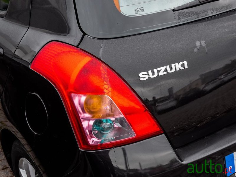 2009' Suzuki Swift photo #4