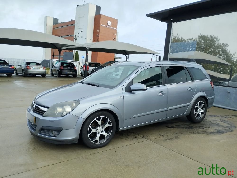 2005' Opel Astra Caravan photo #3
