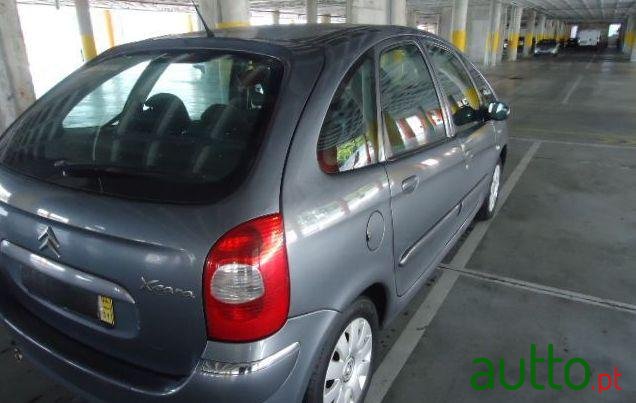 2004' Citroen Xsara Picasso 1.6 I Sx photo #3