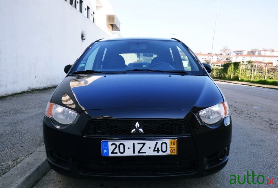 2010' Mitsubishi Colt photo #5
