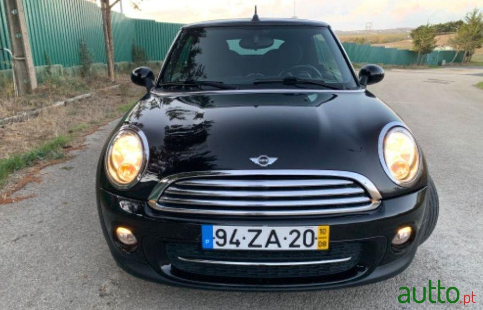 2010' MINI Cabrio photo #4