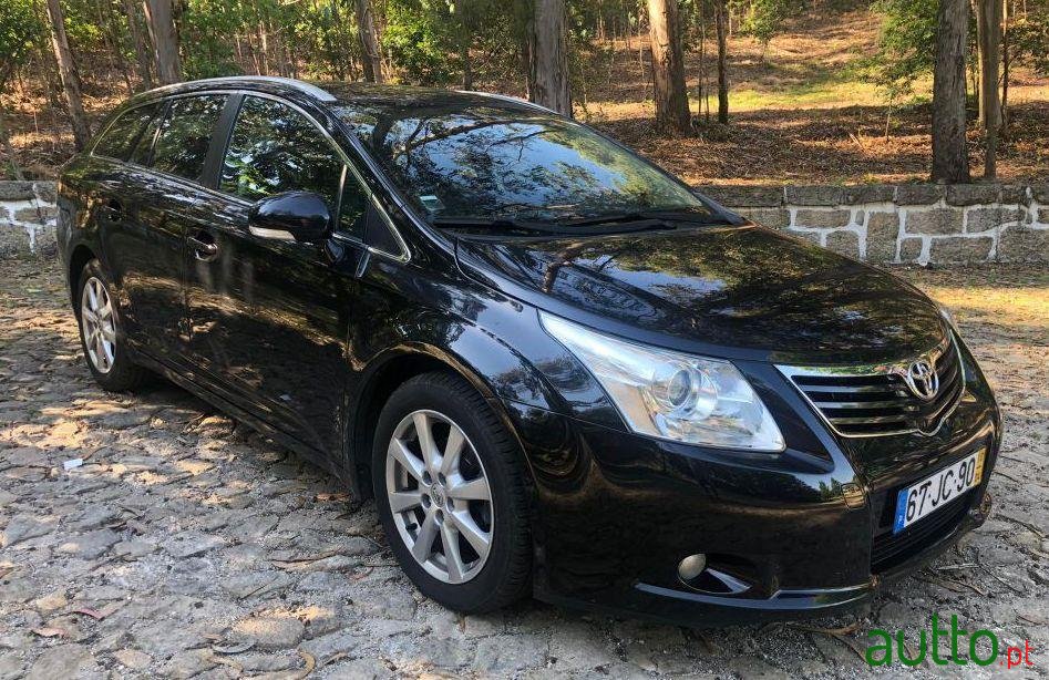 2010' Toyota Avensis Sw photo #2