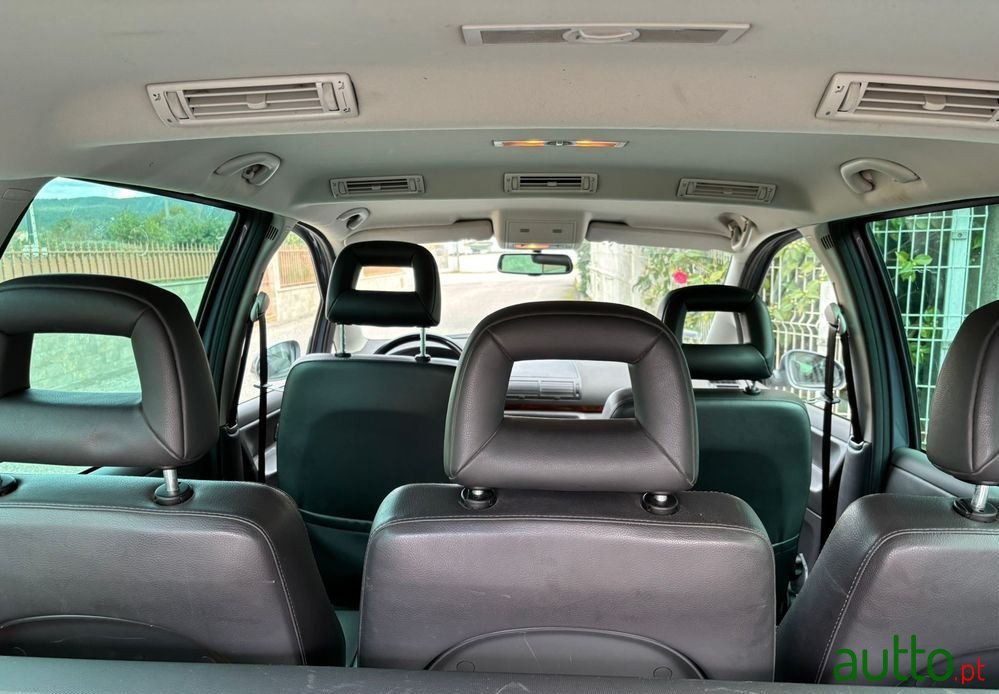 2008' Volkswagen Sharan 2.0 Tdi Highline photo #5