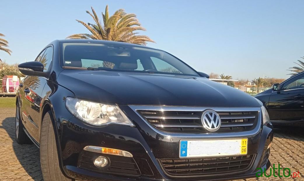 2011' Volkswagen Passat photo #1