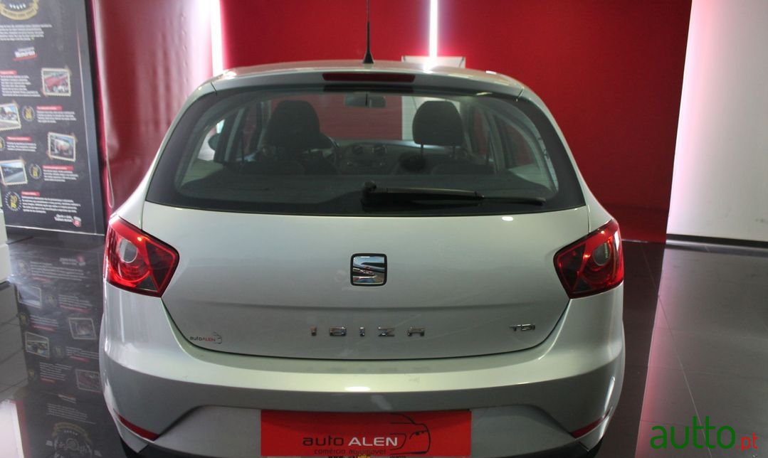 2014' SEAT Ibiza photo #2