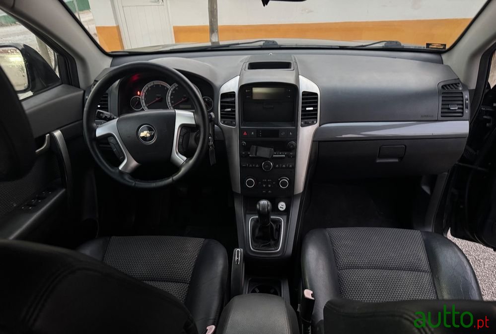 2007' Chevrolet Captiva 2.0 Vcdi Seven 7L photo #3