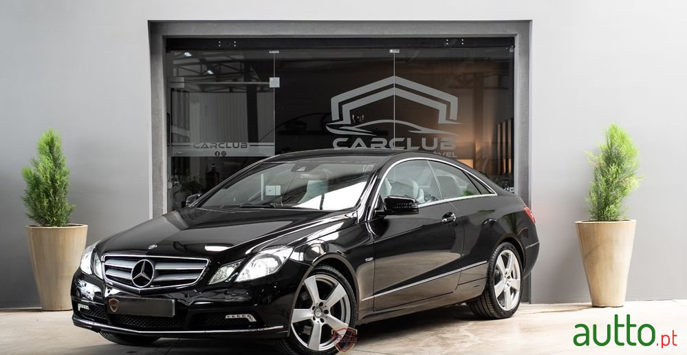 2011' Mercedes-Benz Classe E photo #1