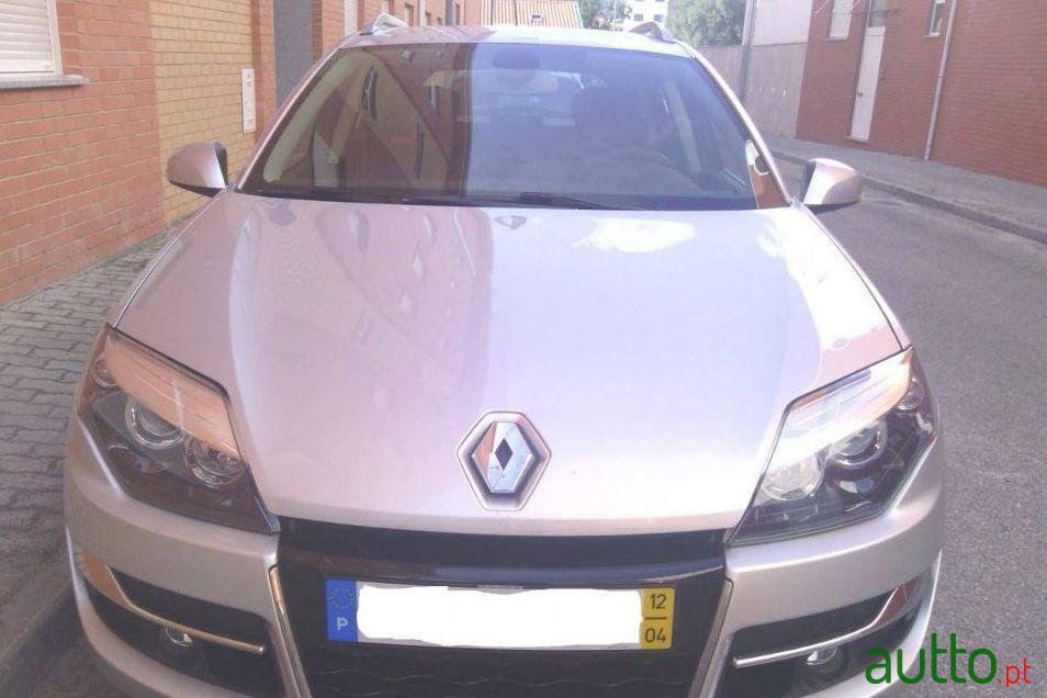 2012' Renault Laguna Break photo #1