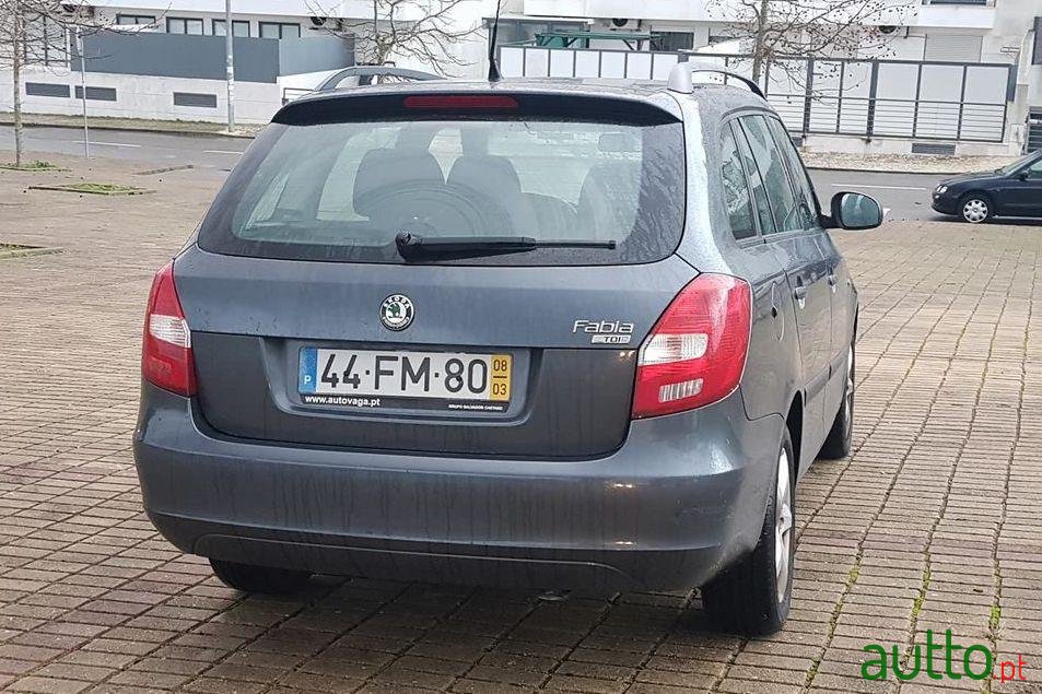 2008' Skoda Fabia Break photo #2