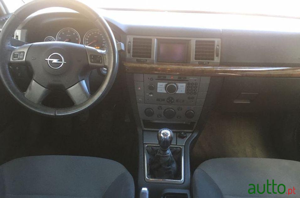 2005' Opel Vectra Caravan photo #1