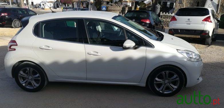 2014' Peugeot 208 1.6 E-Hdi Blue photo #1