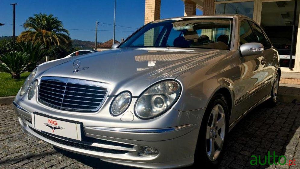 2002' Mercedes-Benz E-220 photo #2