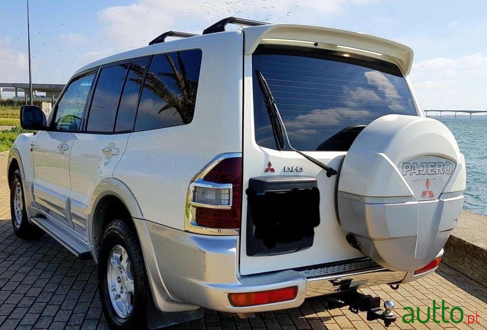 2002' Mitsubishi Pajero Longo photo #1