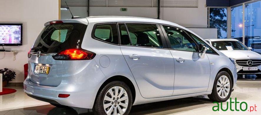 2017' Opel Zafira photo #2
