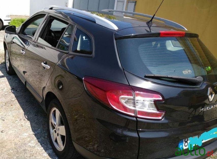 2010' Renault Megane Sport Tourer photo #3