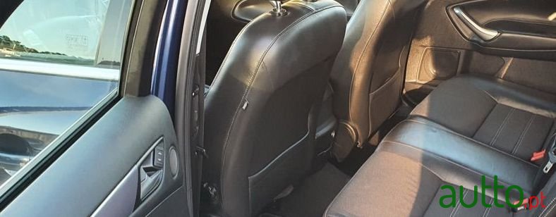 2011' Ford Mondeo photo #4