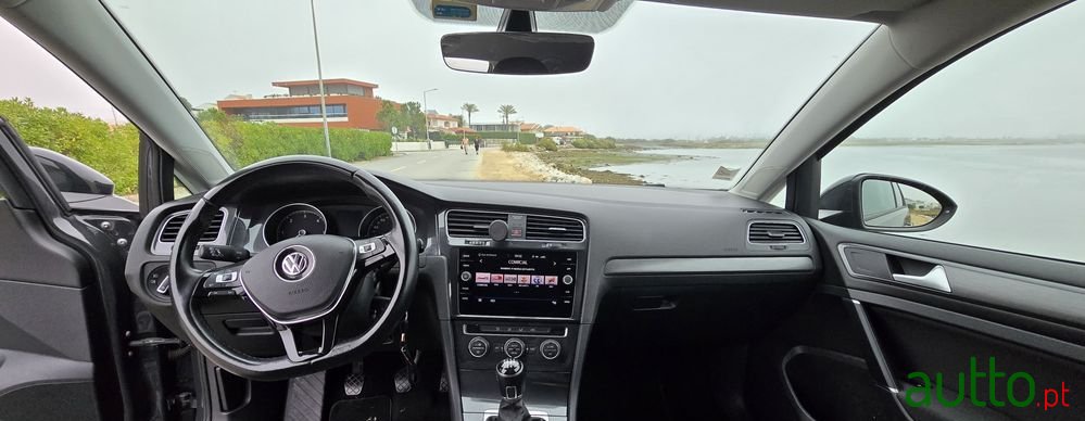 2018' Volkswagen Golf photo #5