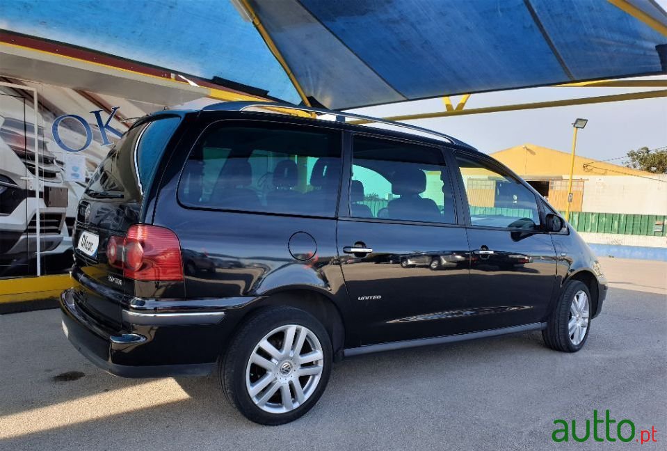 2009' Volkswagen Sharan photo #2