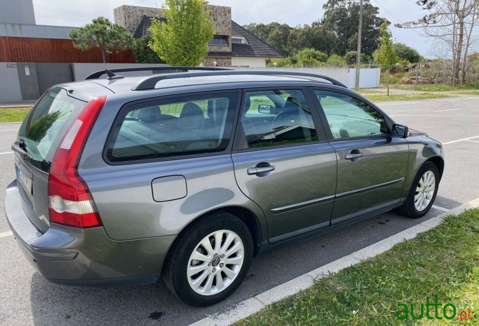 2004' Volvo V50 photo #2