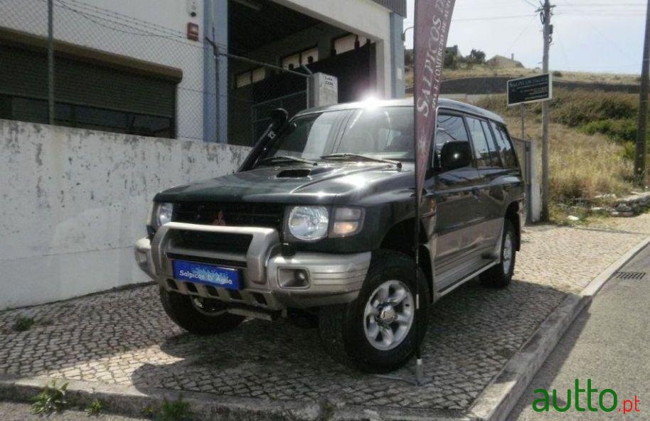 2001' Mitsubishi Pajero 2.8 Td Gls Longo Abs photo #2