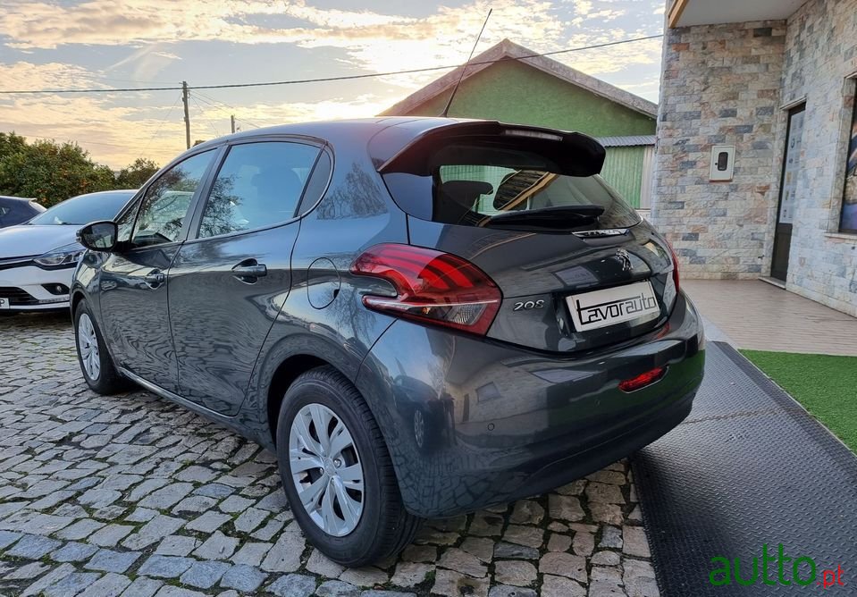 2017' Peugeot 208 photo #6