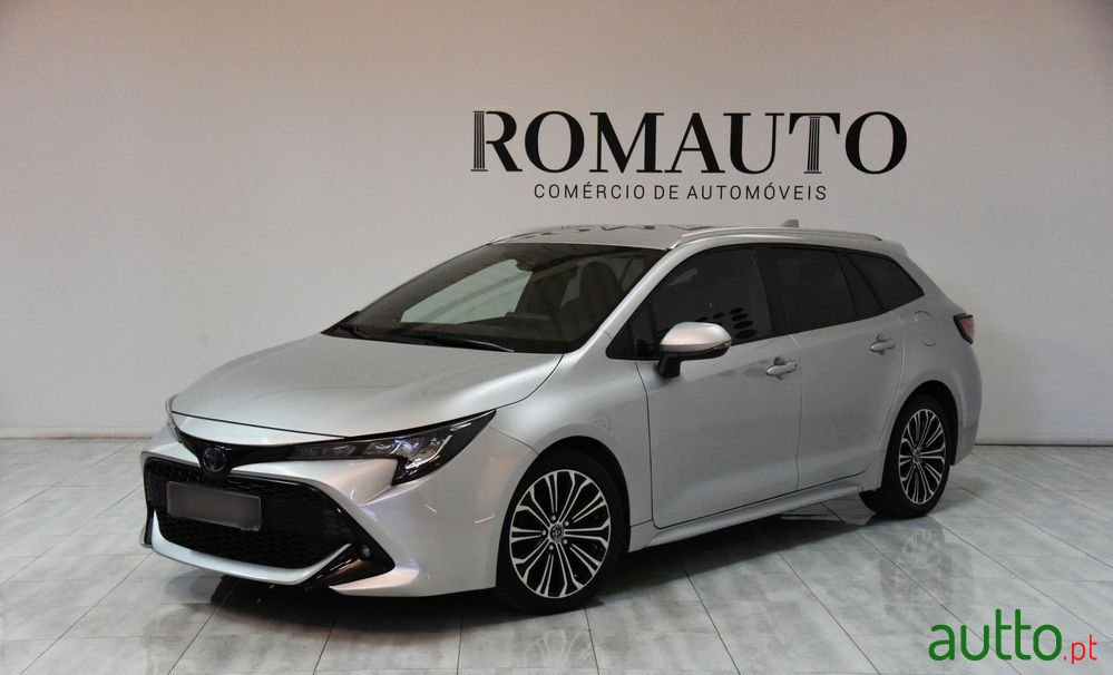 2019' Toyota Corolla Touring Sports photo #1