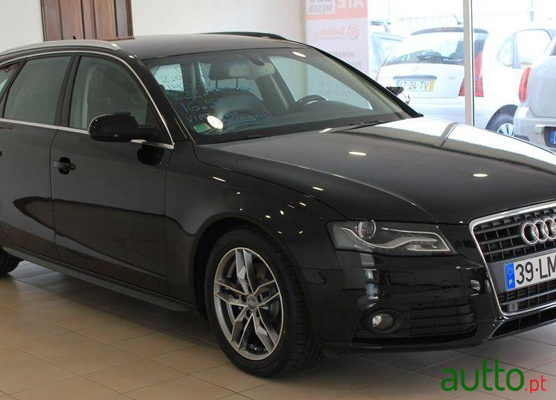 2011' Audi A4 Avant photo #1