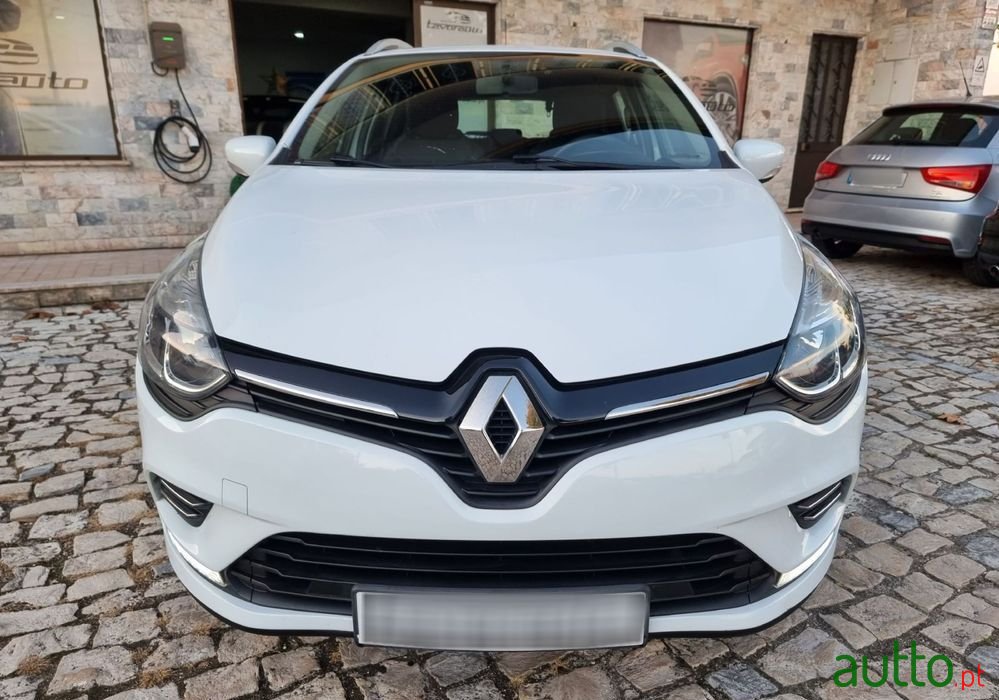 2018' Renault Clio Sport Tourer photo #3